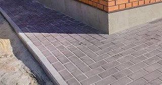 Укладка плитки на отмостку: Цена от 825 руб. в Алейске от ТротуарнаяПлитка