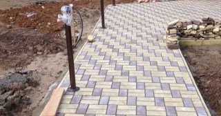 Укладка тротуарной плитки под ключ в Алейске в октябре