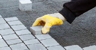 Укладка тротуарной плитки 50 на 50 в Алейске в октябре