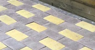 Укладка тротуарной плитки вокруг дома в Алейске - цены от 825 руб.