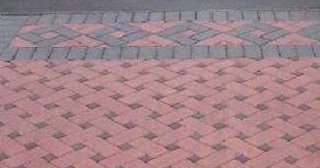 Укладка тротуарной плитки на старое бетонное основание в Алейске в октябре