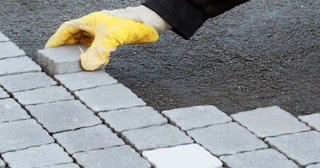 Укладка брусчатки в Алейске - цена от 825 руб. за м2 | ТротуарнаяПлитка