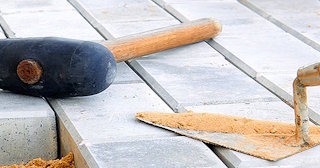 Профессиональная укладка тротуарной брусчатки в Алейске в октябре
