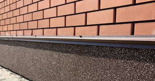 Облицовка цоколя керамогранитом в Алейске в октябре