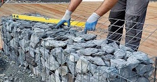 Устройство подпорной стенки из габионов в Алейске в октябре